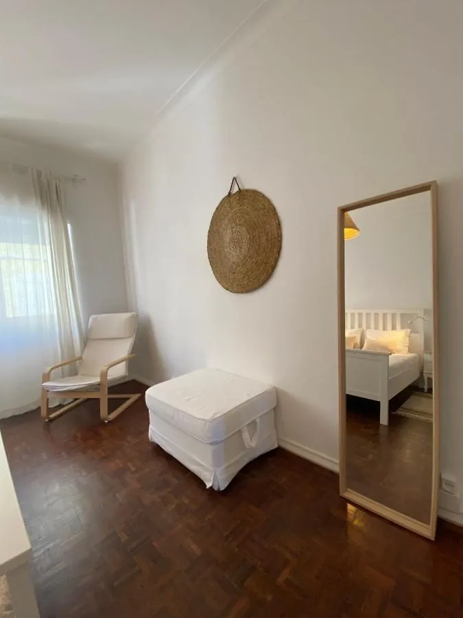 Flora'S Lisbon Apartment