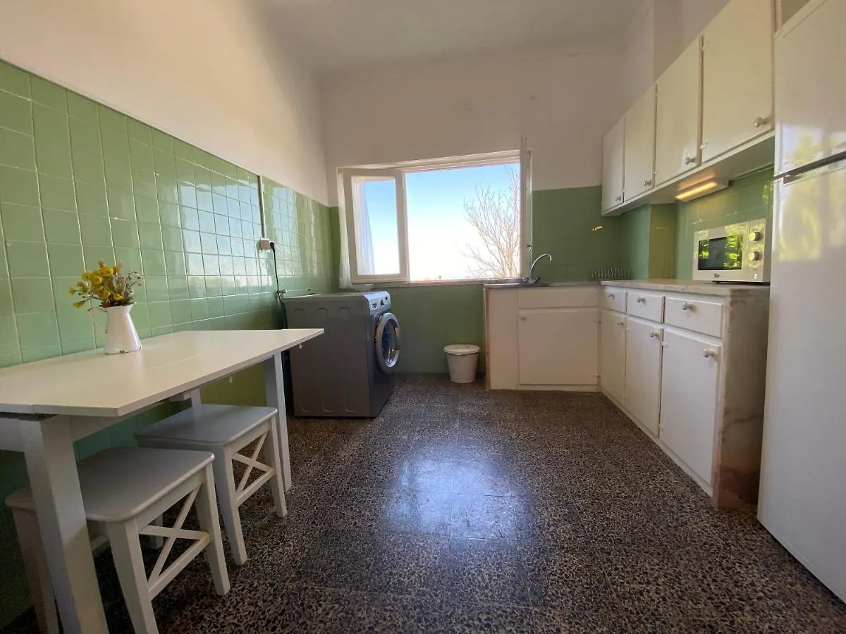 Flora'S Lisbon Apartment