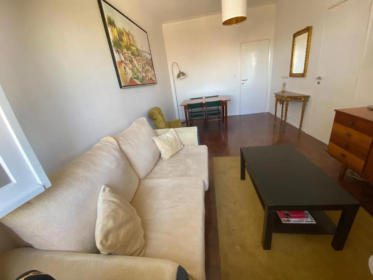 Flora'S Lisbon Apartment